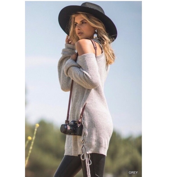 • LAST • H P • 5 🌟 Open Shoulder Sweater - Gray - Picture 3 of 4